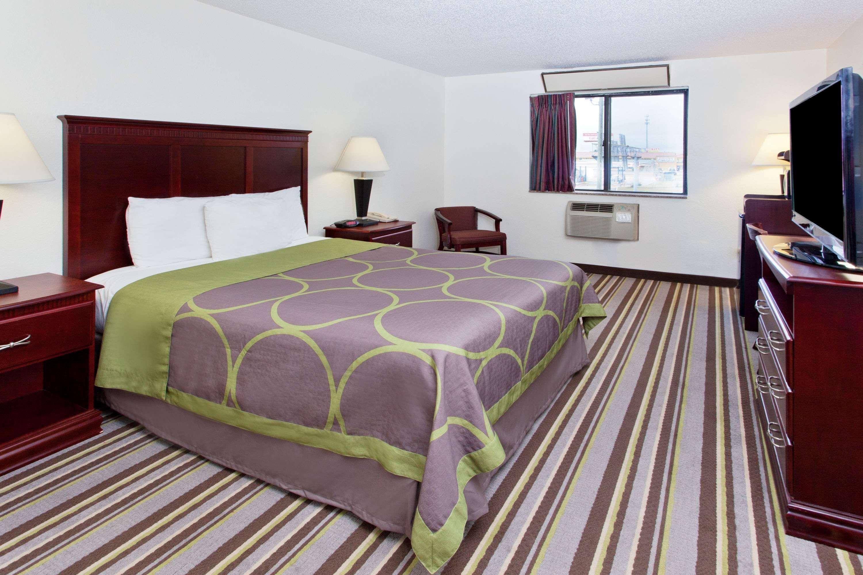 Super 8 By Wyndham Tuscaloosa Hotel Exterior foto