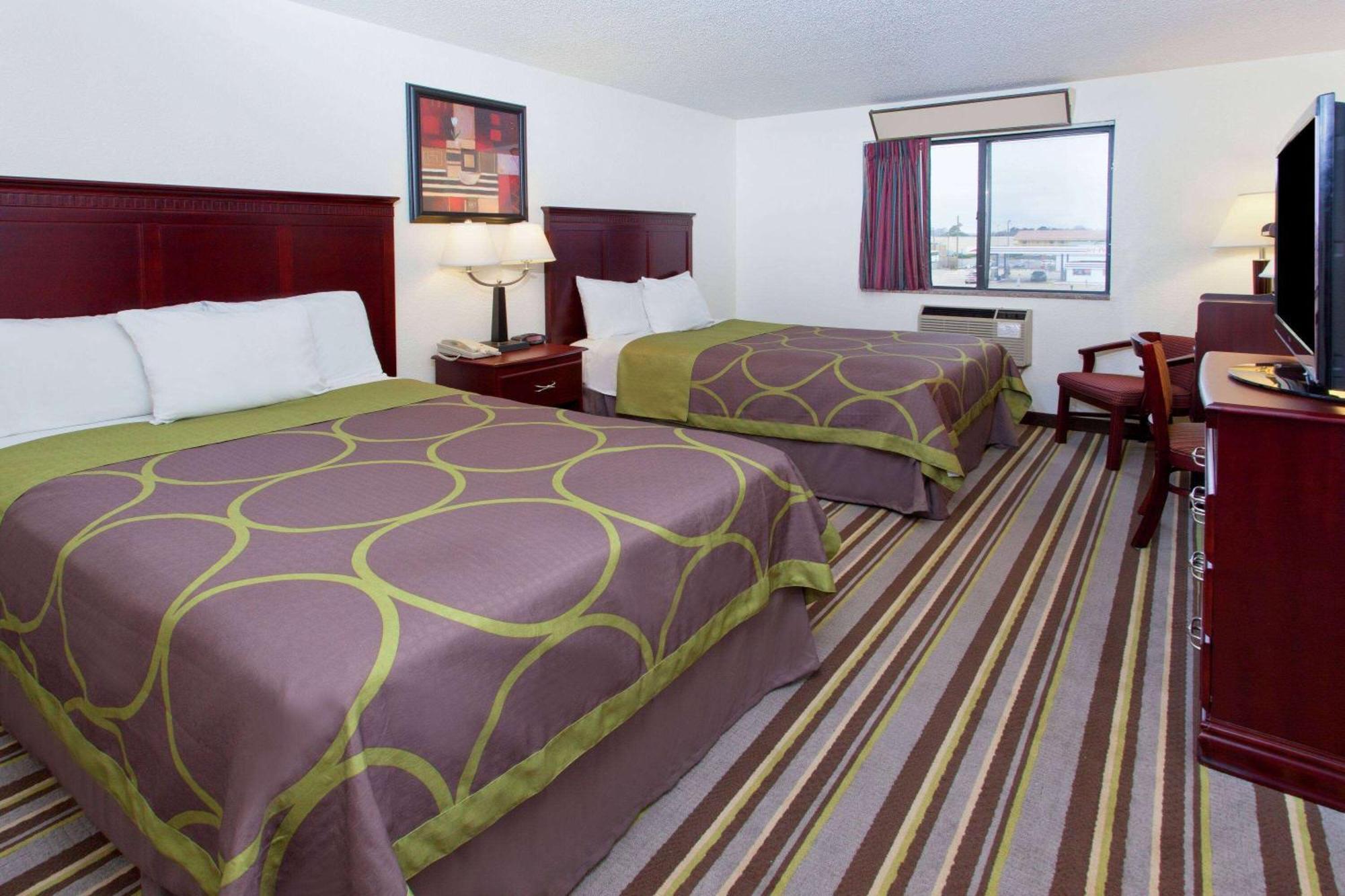 Super 8 By Wyndham Tuscaloosa Hotel Exterior foto